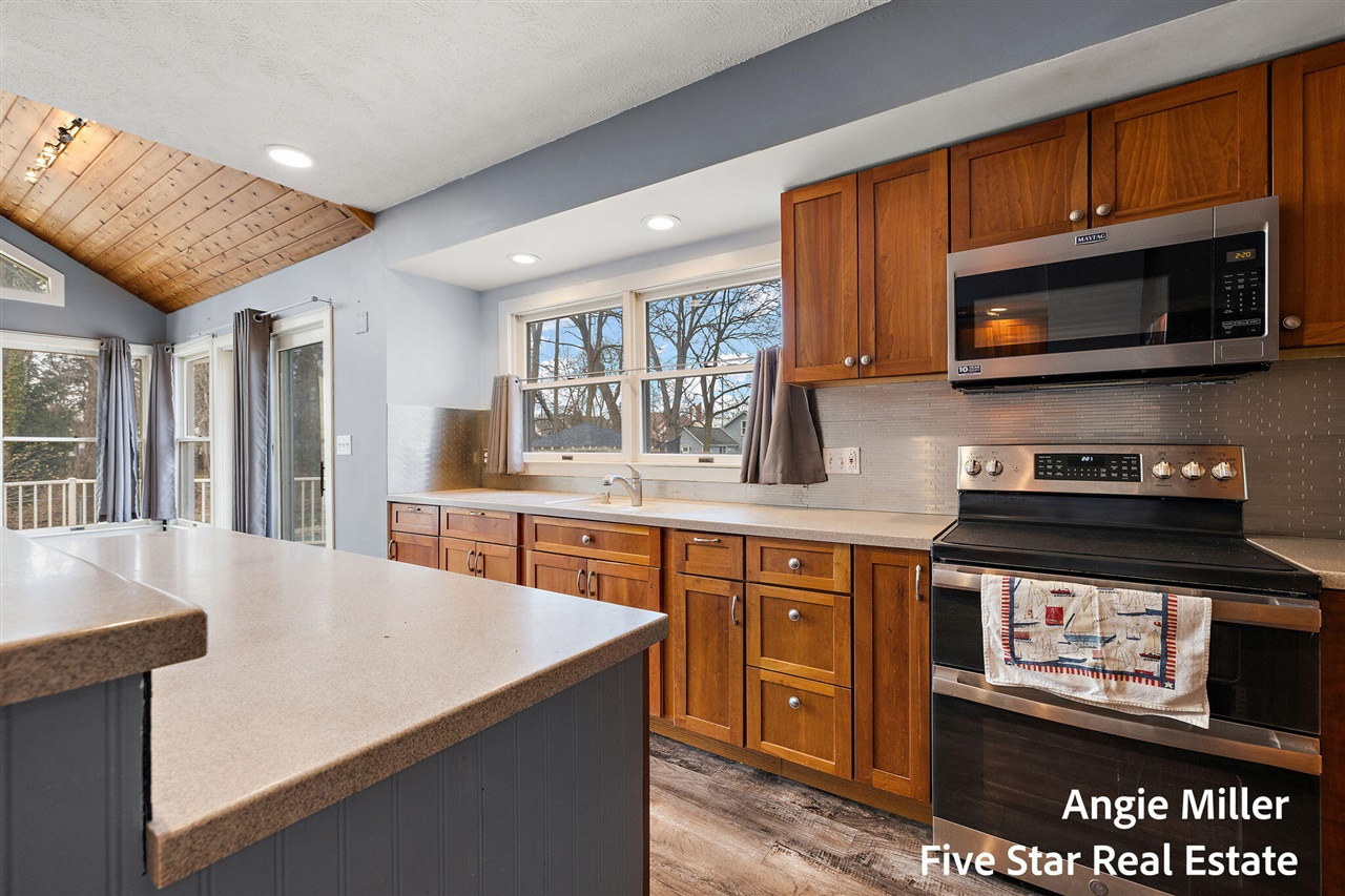 211 Williams Street, Spring Lake, MI, 49456-1912