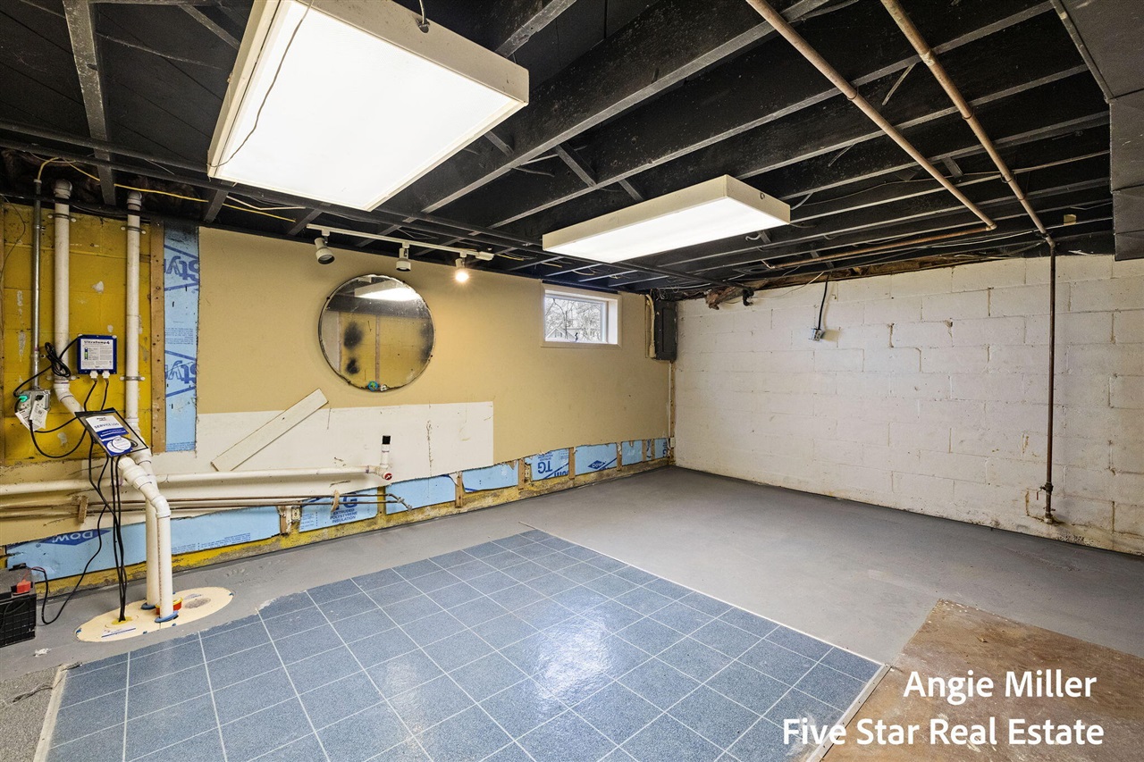 211 Williams Street, Spring Lake, MI, 49456-1912