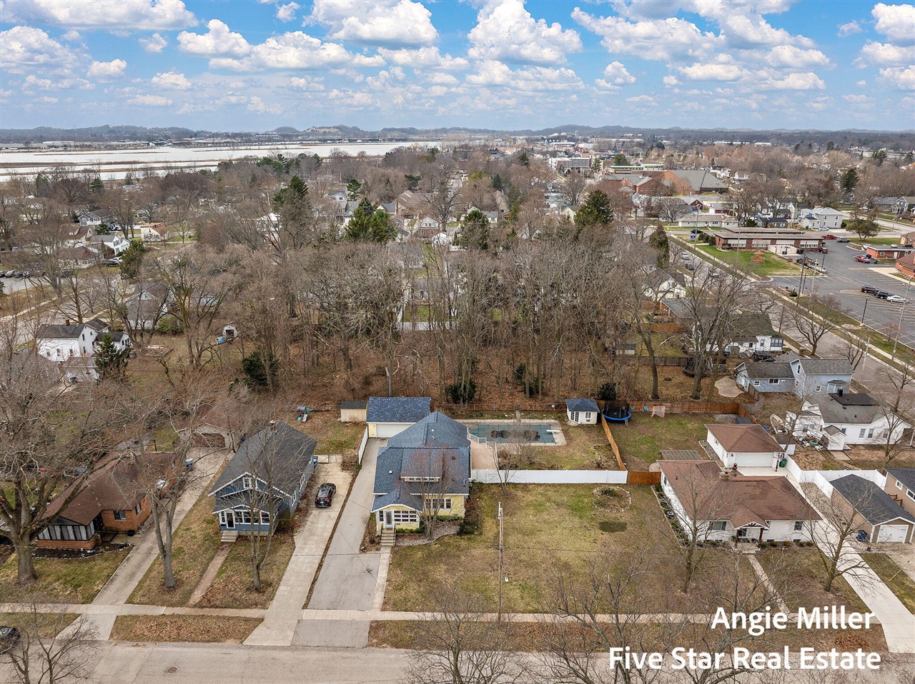 211 Williams Street, Spring Lake, MI, 49456-1912