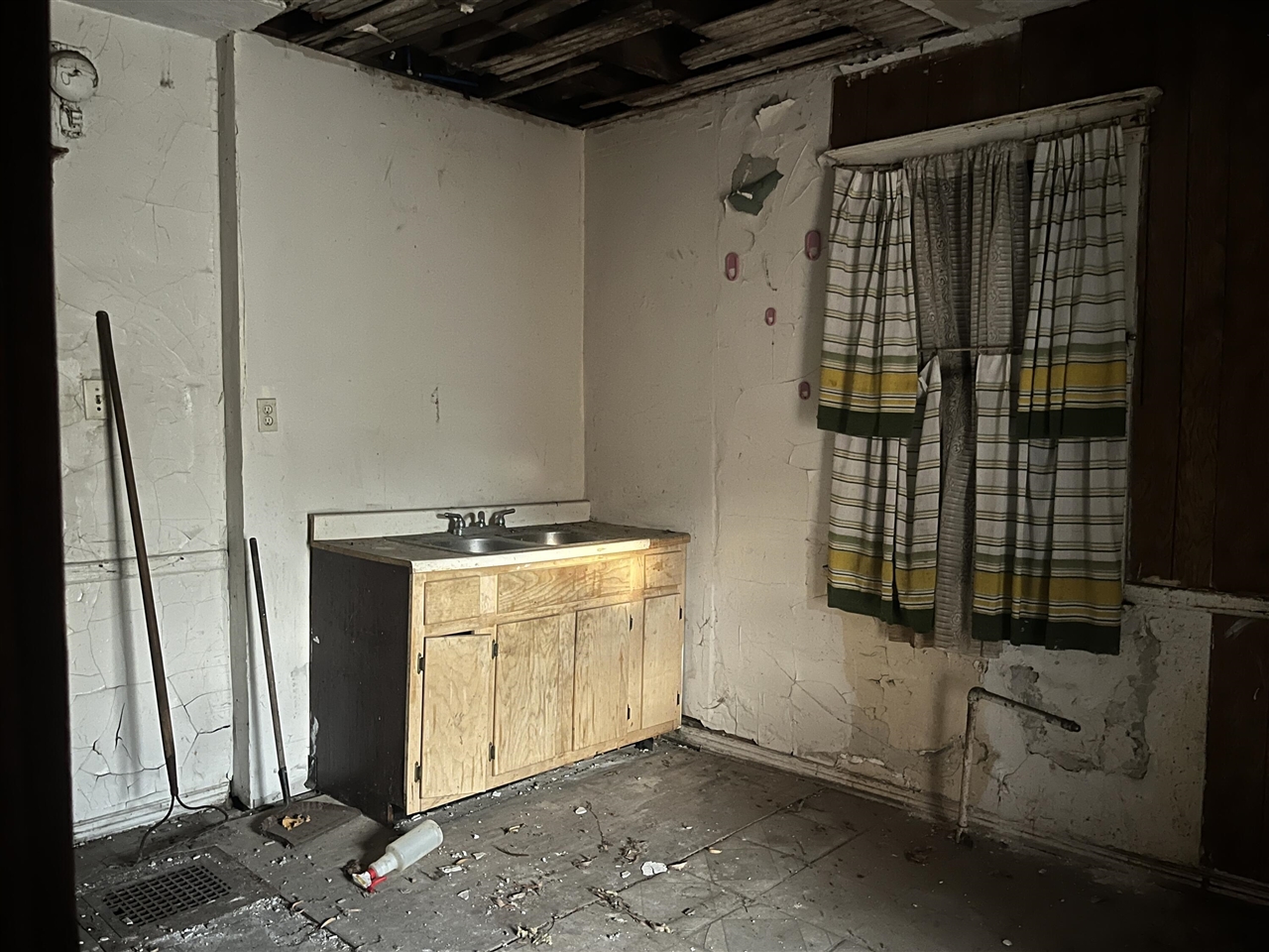 5947 Vermont Street, Detroit, MI, 48208-1612