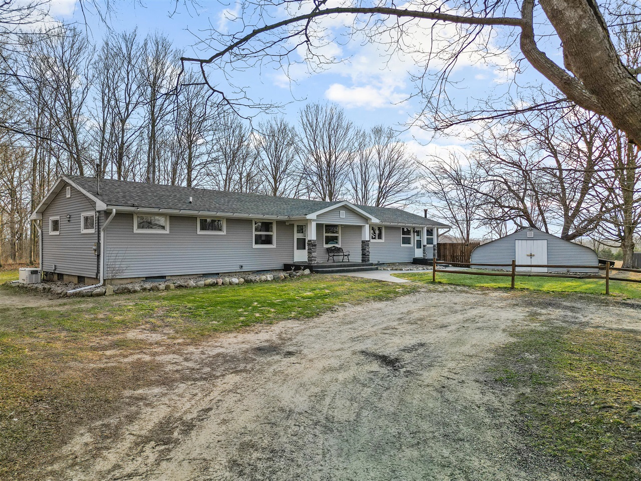 4090 Matthews Road, Charlotte, MI, 48813-8146