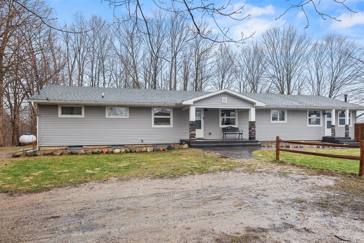 4090 Matthews Road, Charlotte, MI, 48813-8146