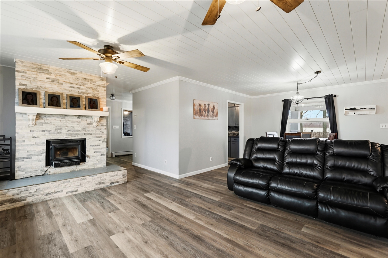 4090 Matthews Road, Charlotte, MI, 48813-8146