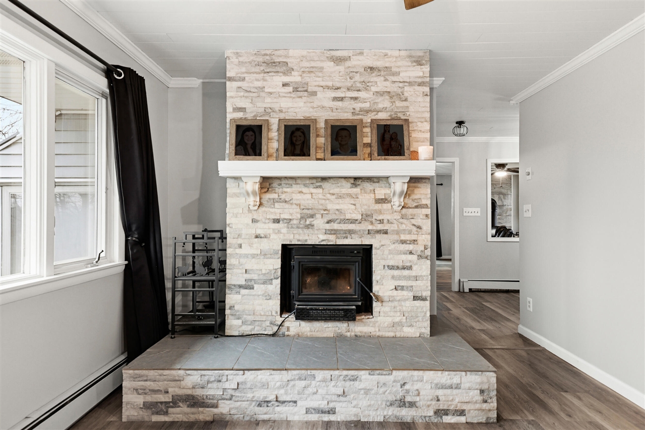 4090 Matthews Road, Charlotte, MI, 48813-8146