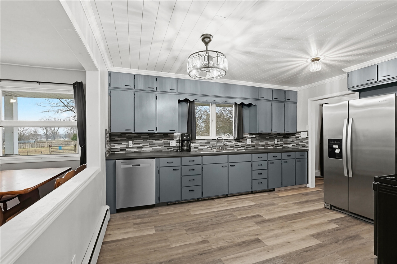 4090 Matthews Road, Charlotte, MI, 48813-8146