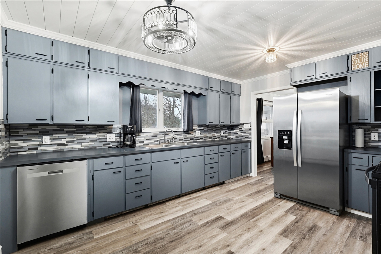 4090 Matthews Road, Charlotte, MI, 48813-8146