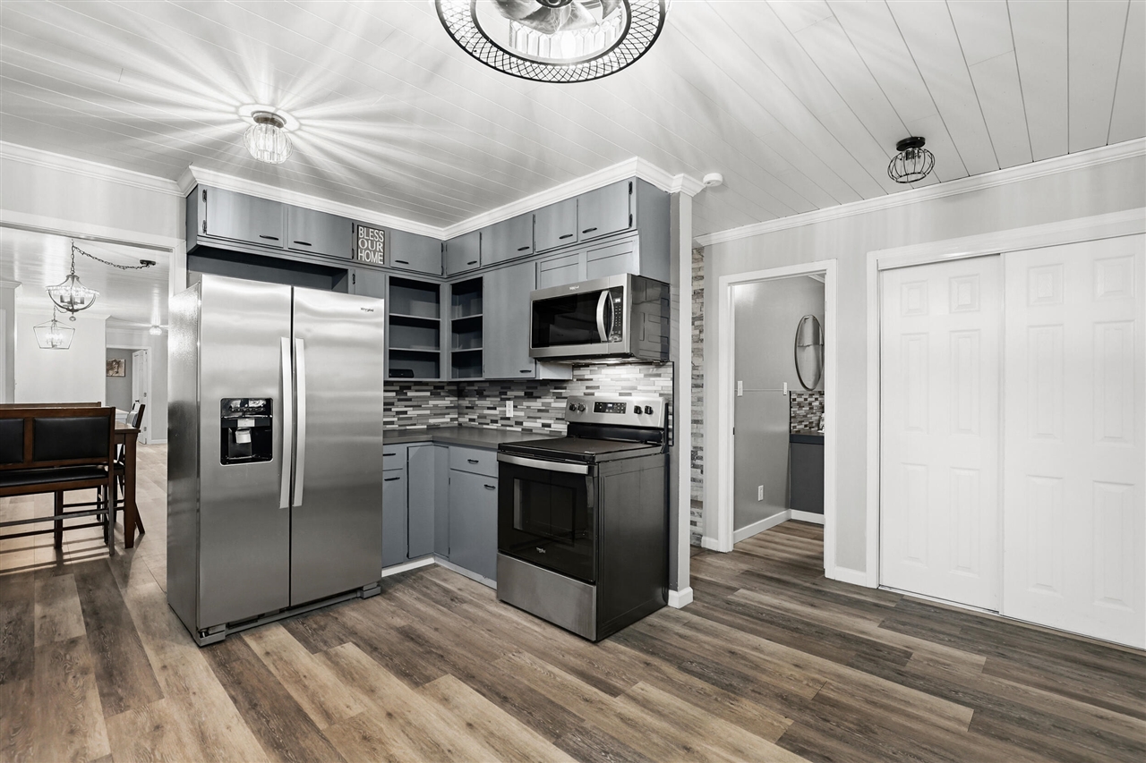 4090 Matthews Road, Charlotte, MI, 48813-8146