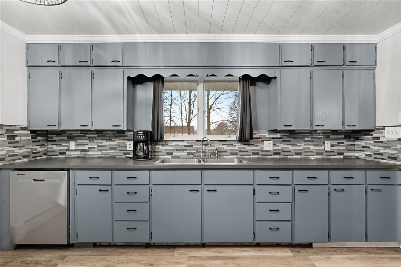 4090 Matthews Road, Charlotte, MI, 48813-8146