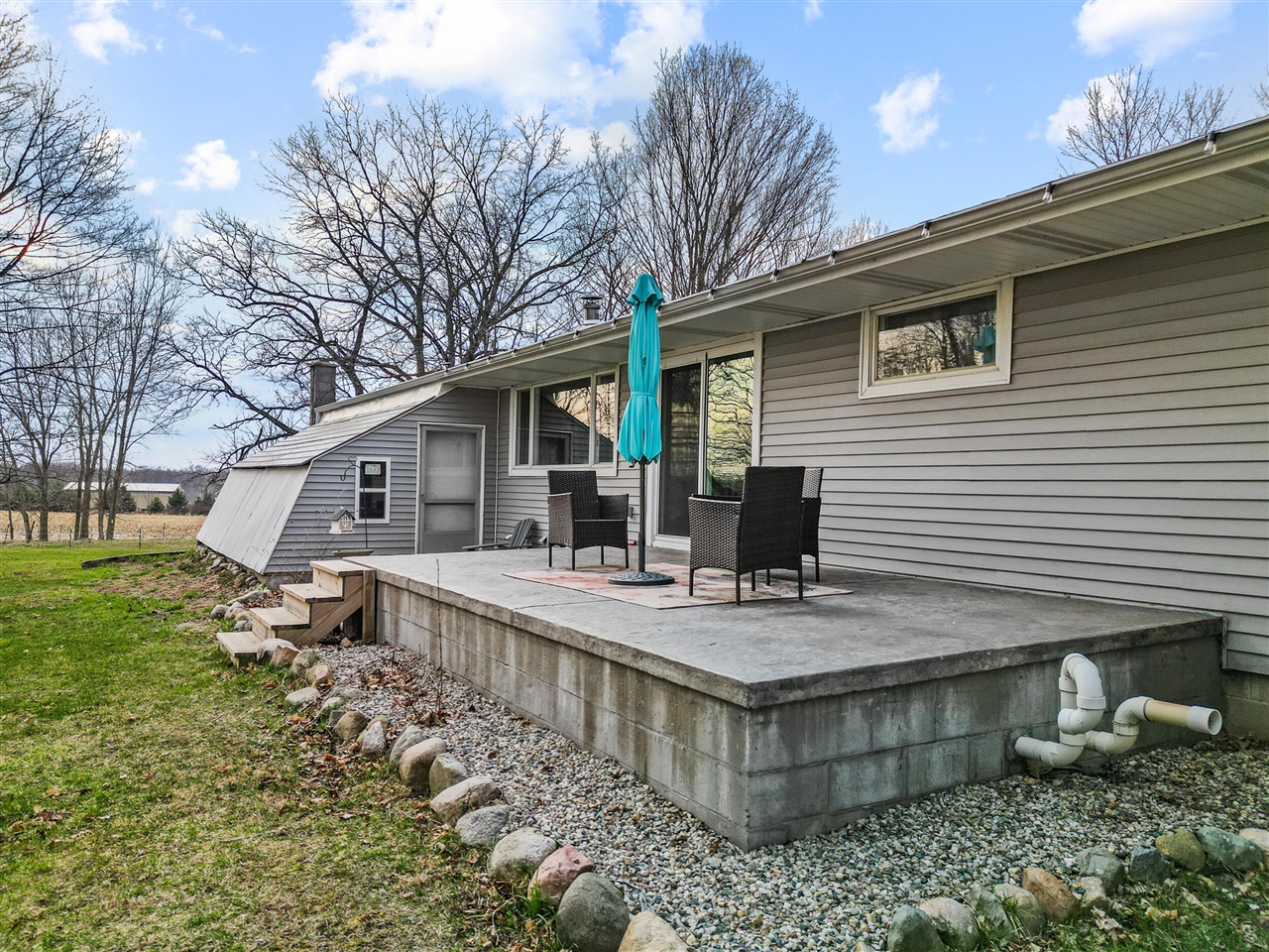 4090 Matthews Road, Charlotte, MI, 48813-8146