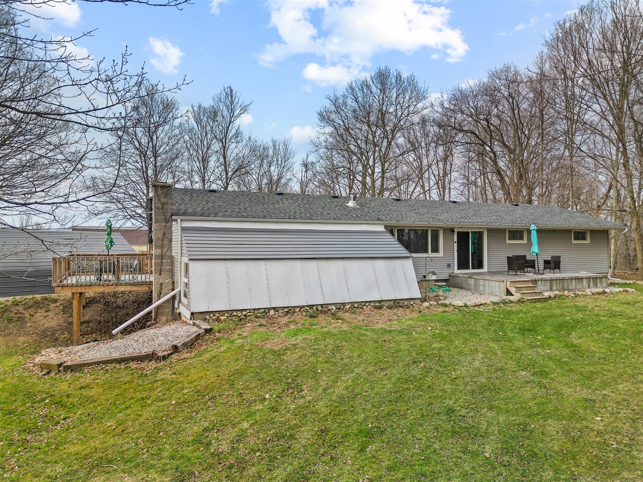 4090 Matthews Road, Charlotte, MI, 48813-8146