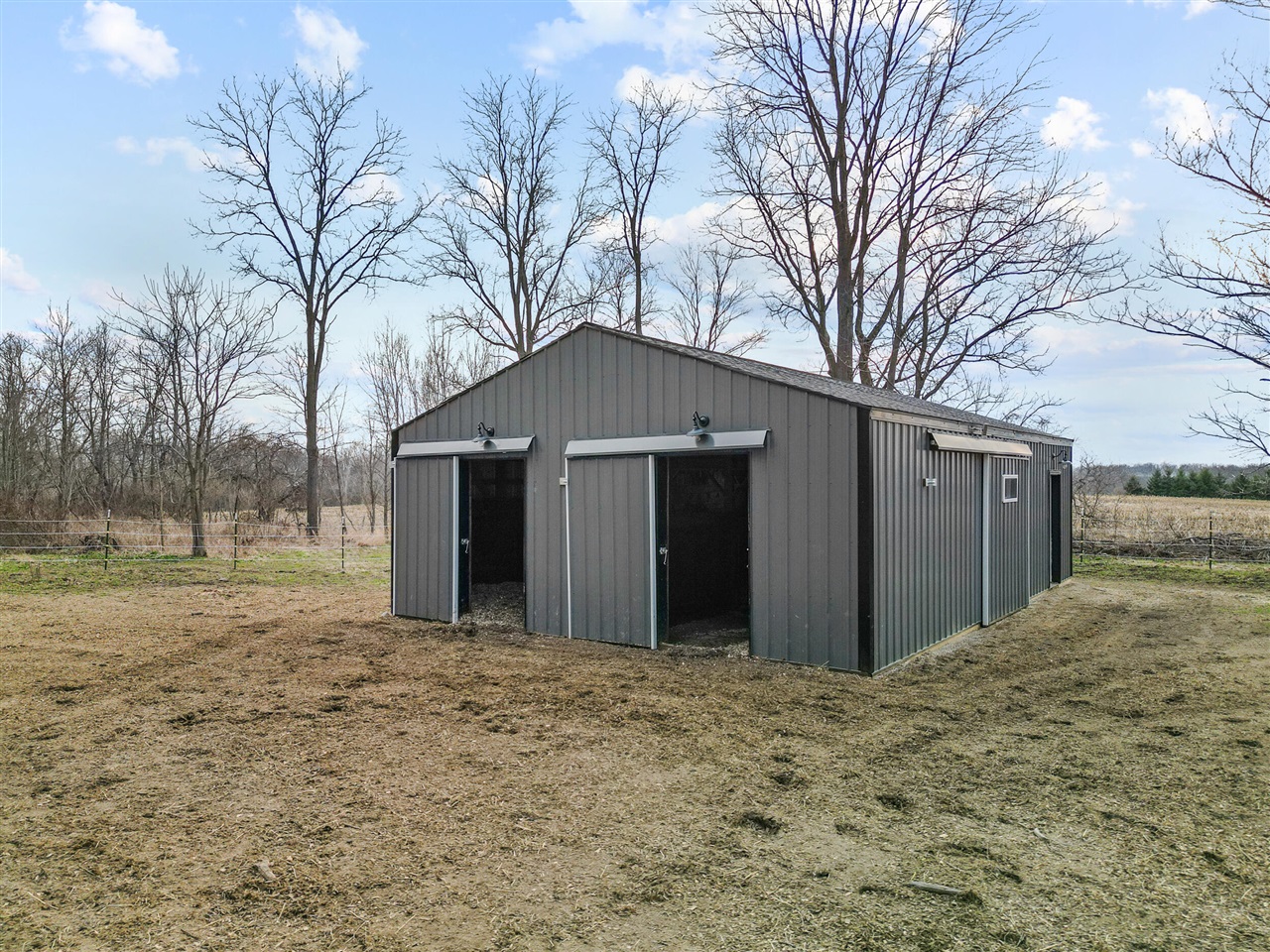 4090 Matthews Road, Charlotte, MI, 48813-8146