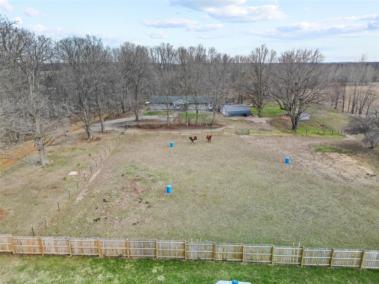 4090 Matthews Road, Charlotte, MI, 48813-8146