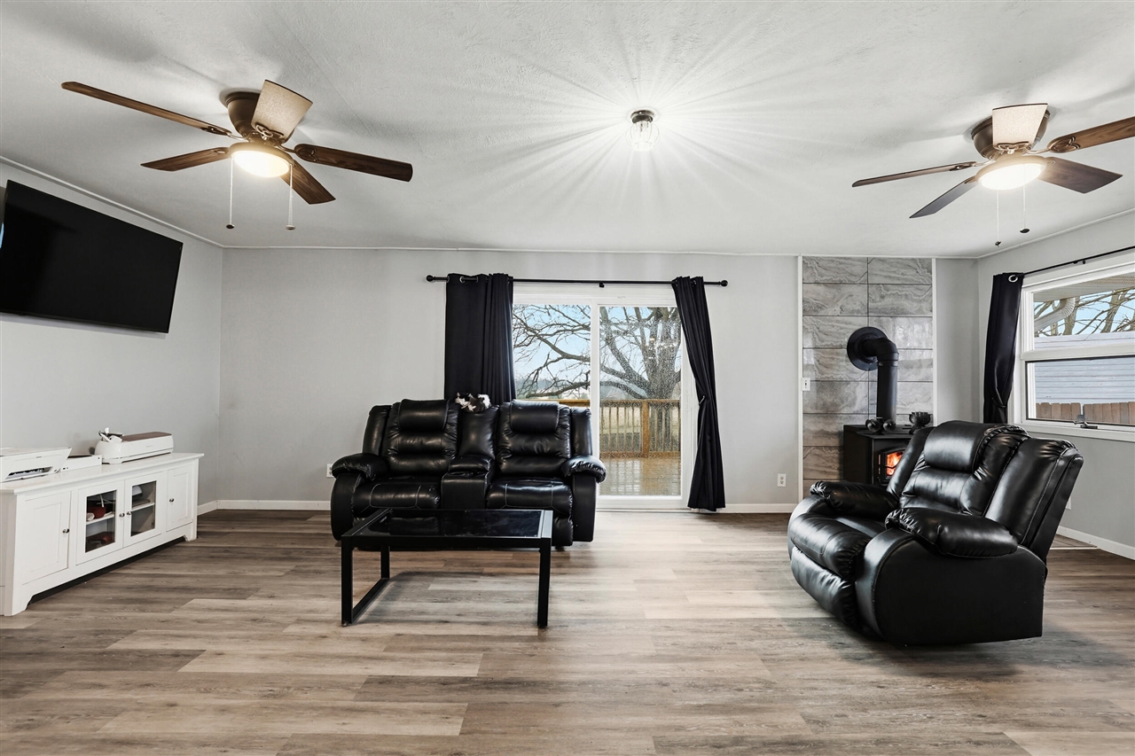 4090 Matthews Road, Charlotte, MI, 48813-8146