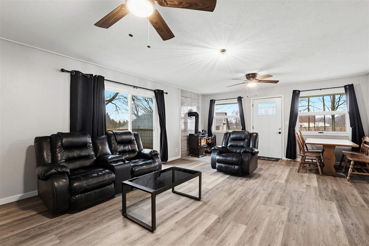 4090 Matthews Road, Charlotte, MI, 48813-8146