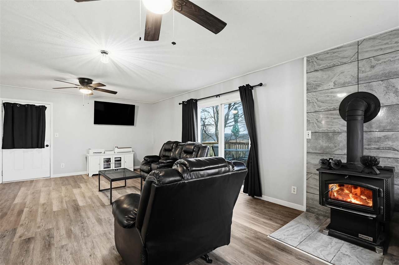 4090 Matthews Road, Charlotte, MI, 48813-8146