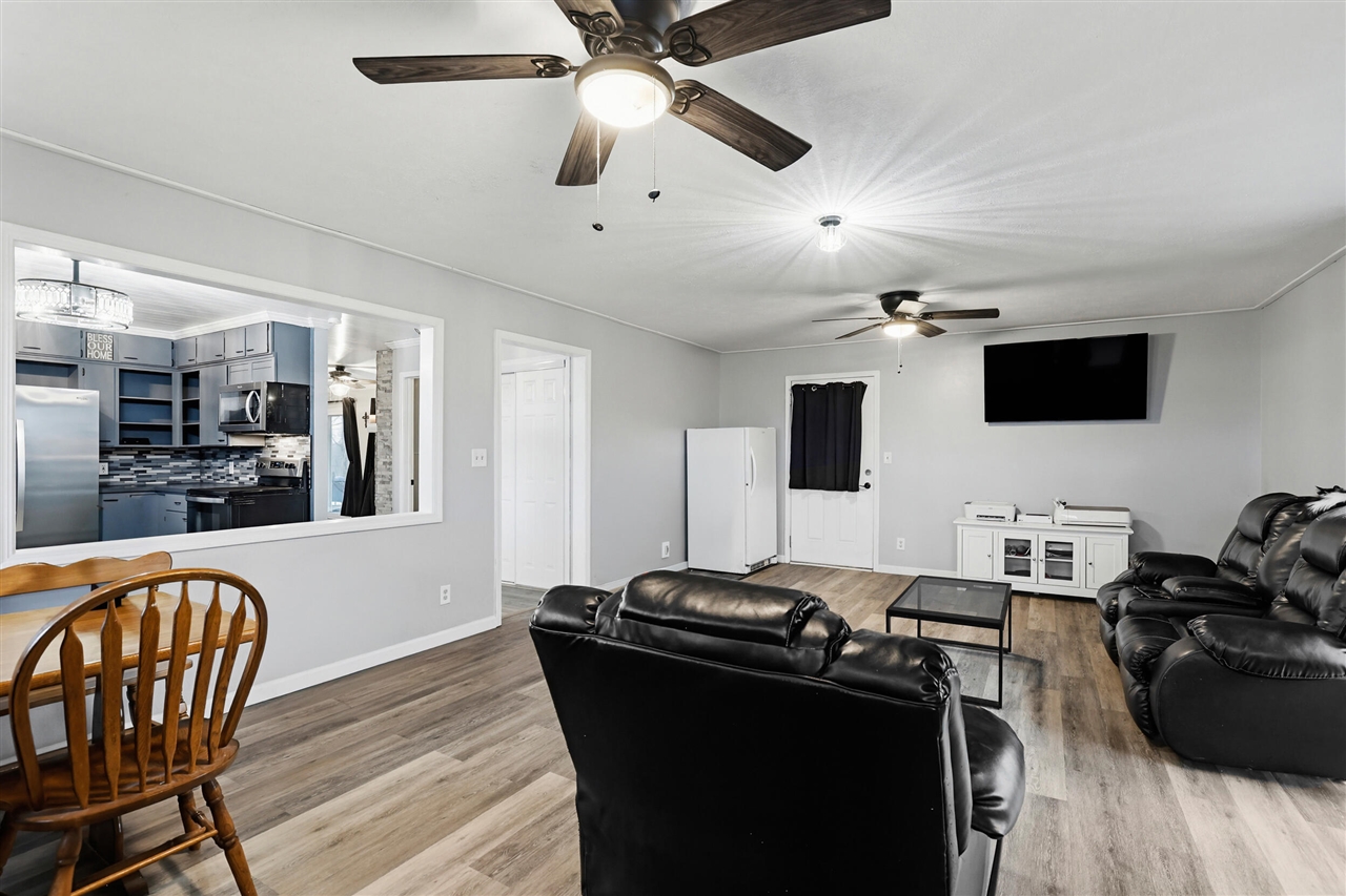 4090 Matthews Road, Charlotte, MI, 48813-8146