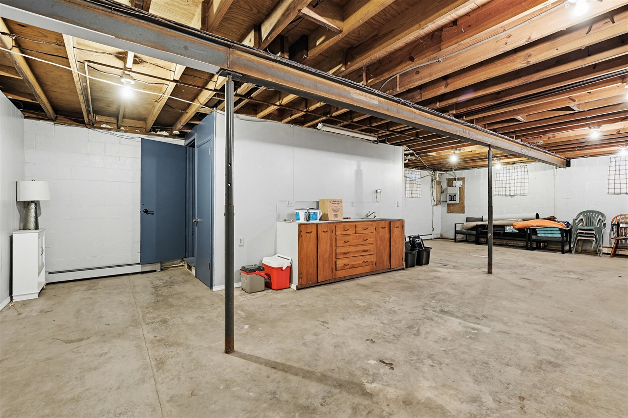 4090 Matthews Road, Charlotte, MI, 48813-8146