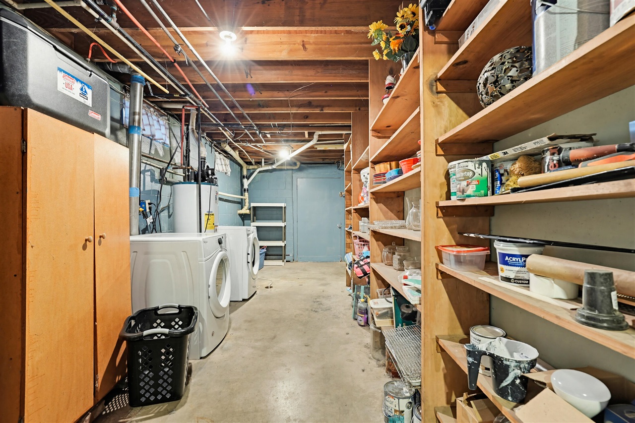 4090 Matthews Road, Charlotte, MI, 48813-8146