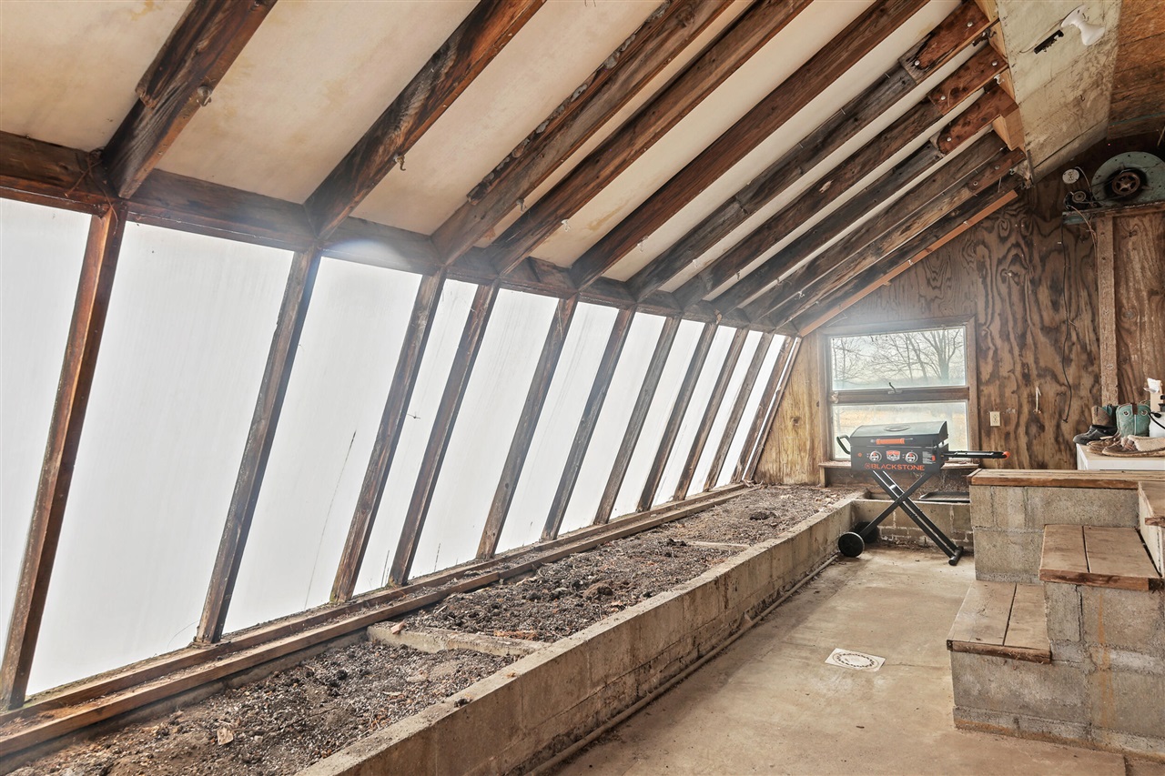 4090 Matthews Road, Charlotte, MI, 48813-8146