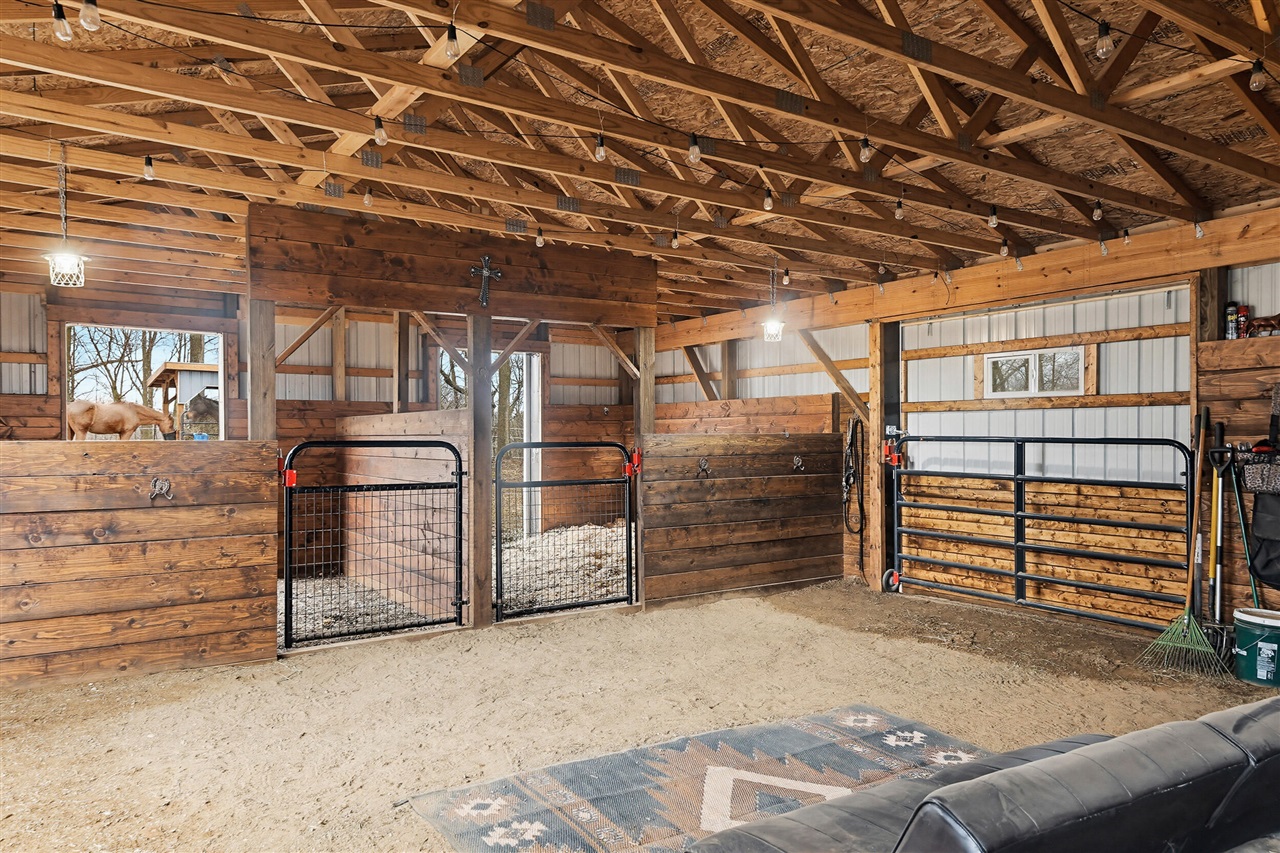 4090 Matthews Road, Charlotte, MI, 48813-8146