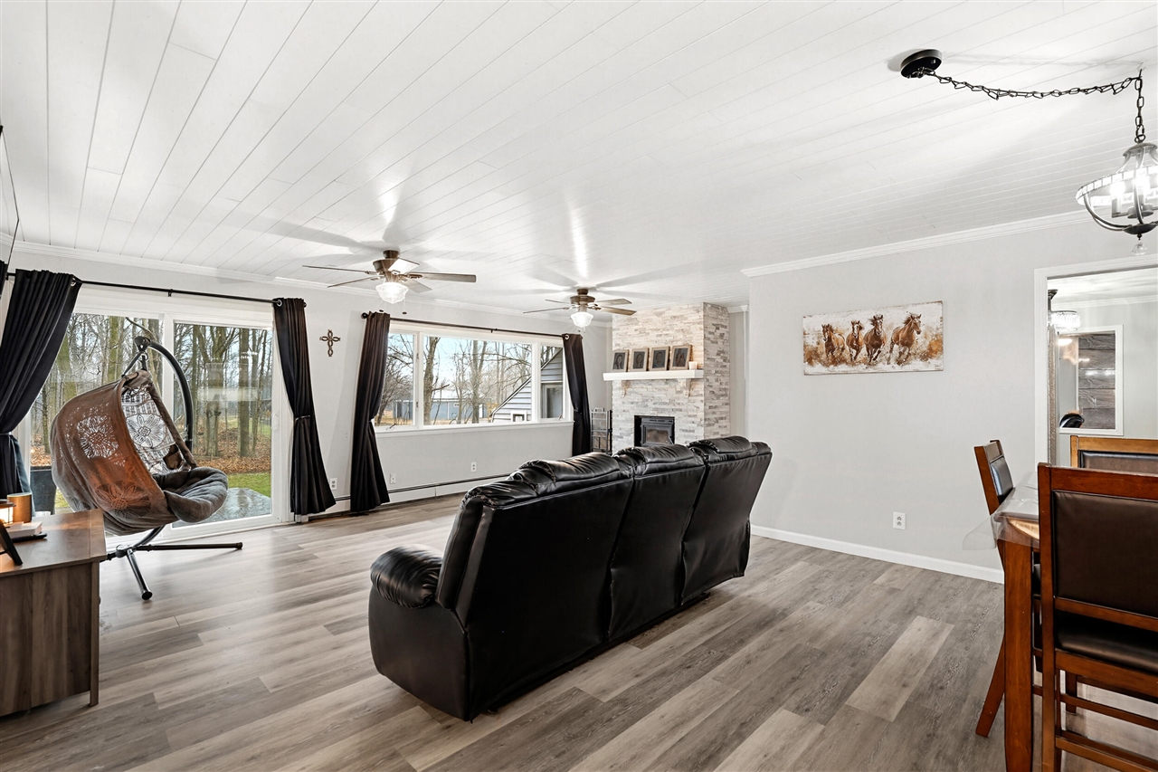 4090 Matthews Road, Charlotte, MI, 48813-8146