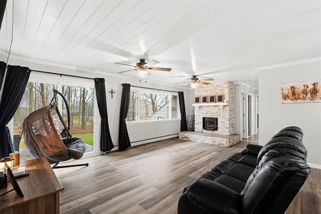 4090 Matthews Road, Charlotte, MI, 48813-8146