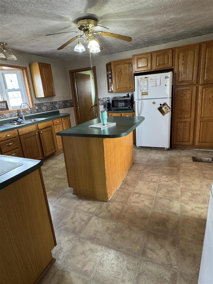 2126 200th Avenue, Reed City, MI, 49677-8044