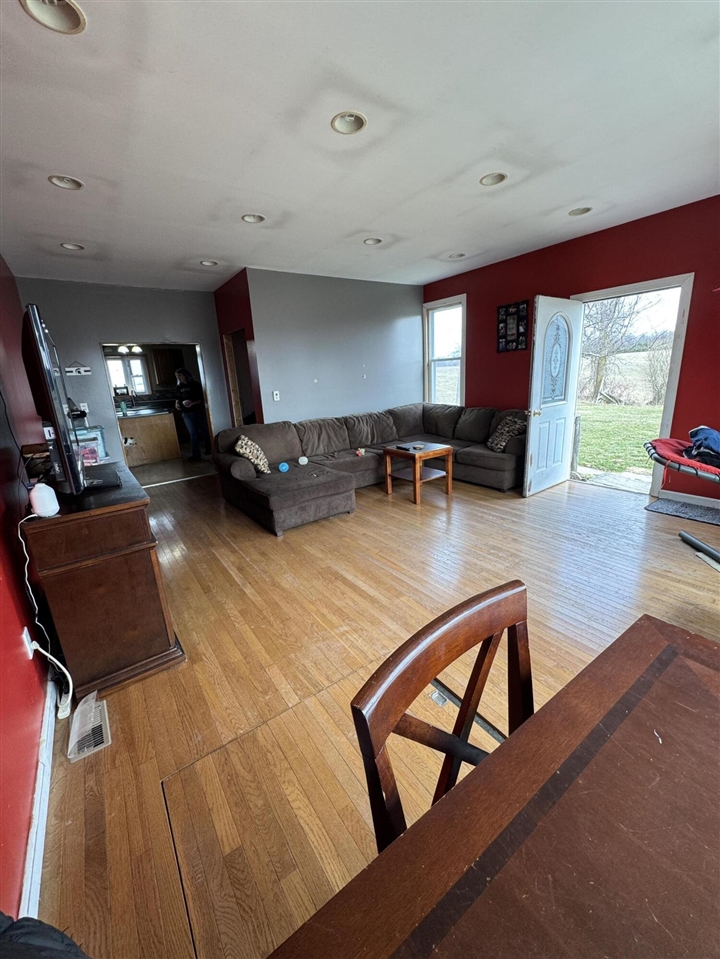 2126 200th Avenue, Reed City, MI, 49677-8044