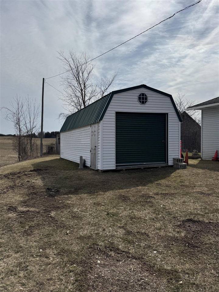 2126 200th Avenue, Reed City, MI, 49677-8044
