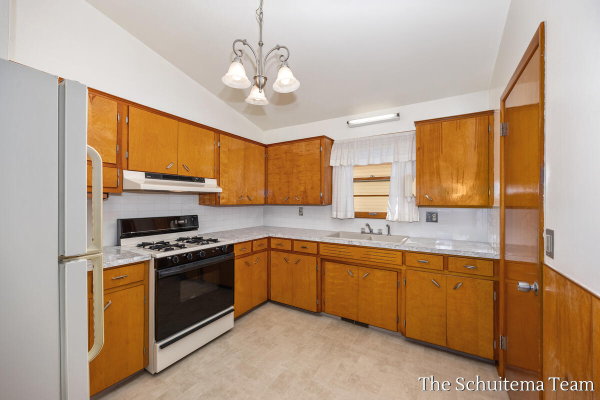 1824 Blandford Avenue, Wyoming, MI, 49519-1234