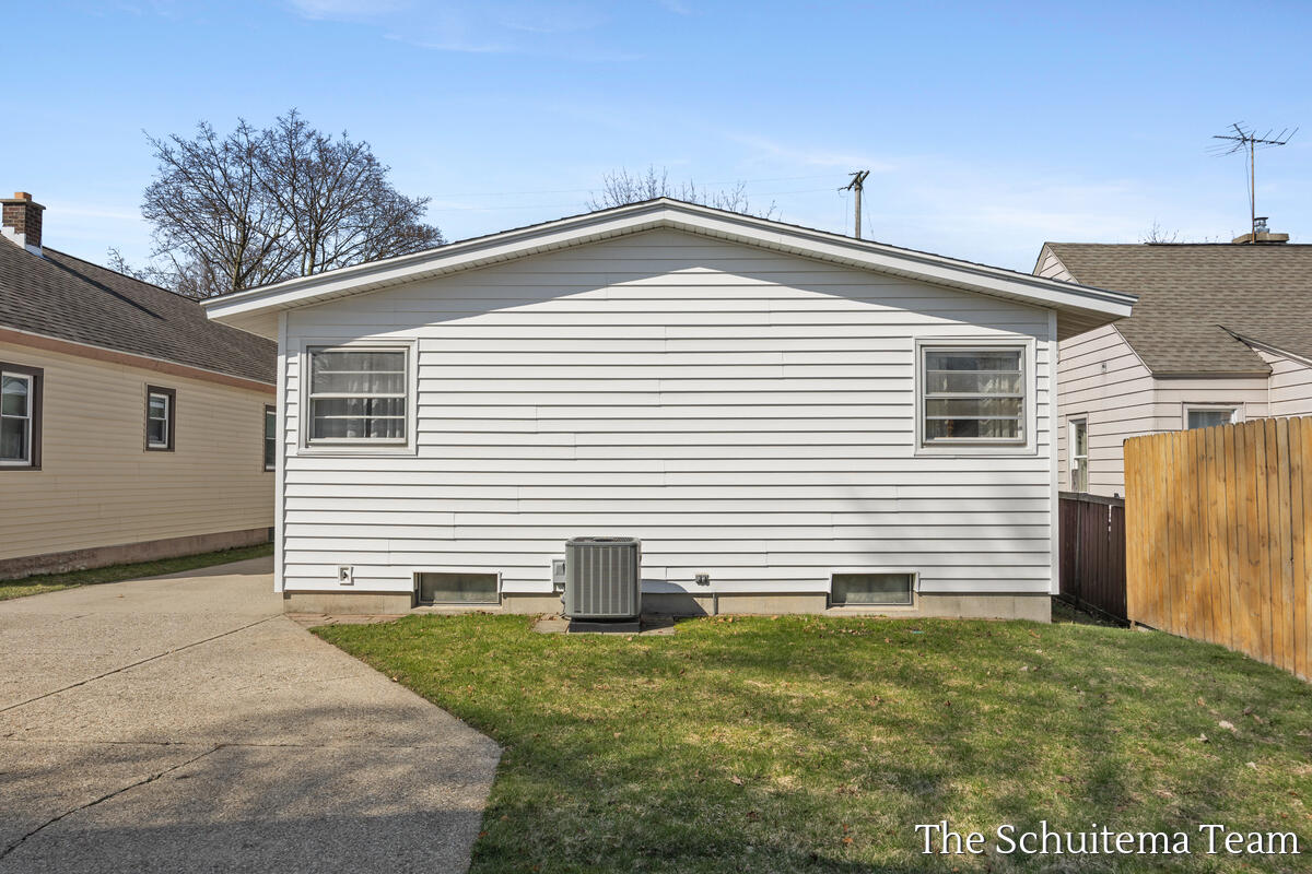 1824 Blandford Avenue, Wyoming, MI, 49519-1234