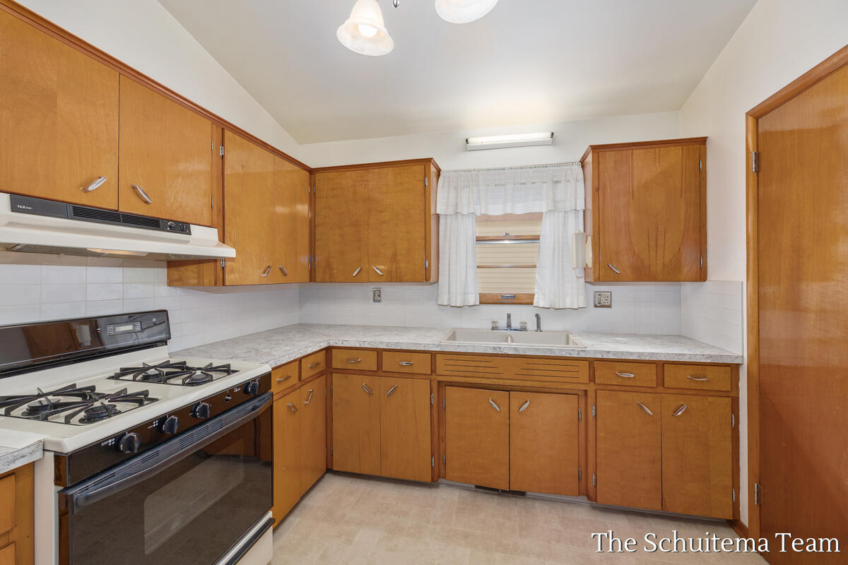 1824 Blandford Avenue, Wyoming, MI, 49519-1234