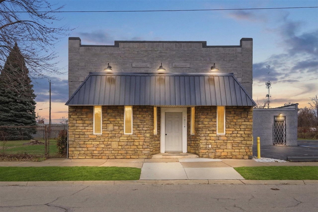 1042 E Warren Avenue, Detroit, MI, 48207 1033