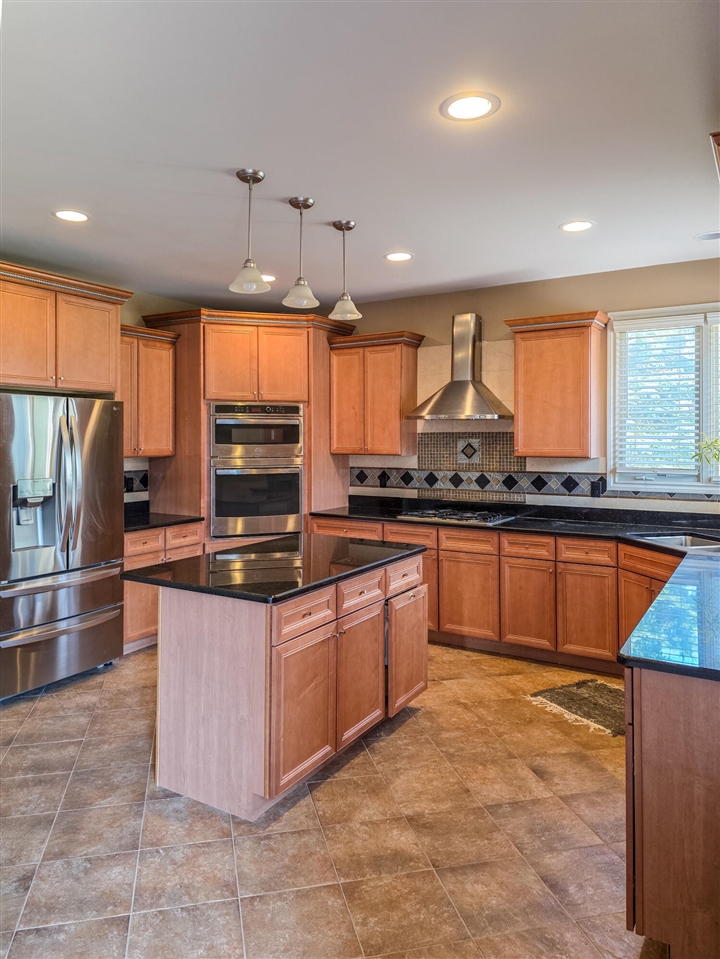 1053 Autumnview Court, Rochester, MI, 48307-6059