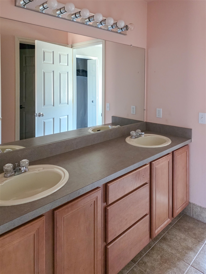 1053 Autumnview Court, Rochester, MI, 48307-6059