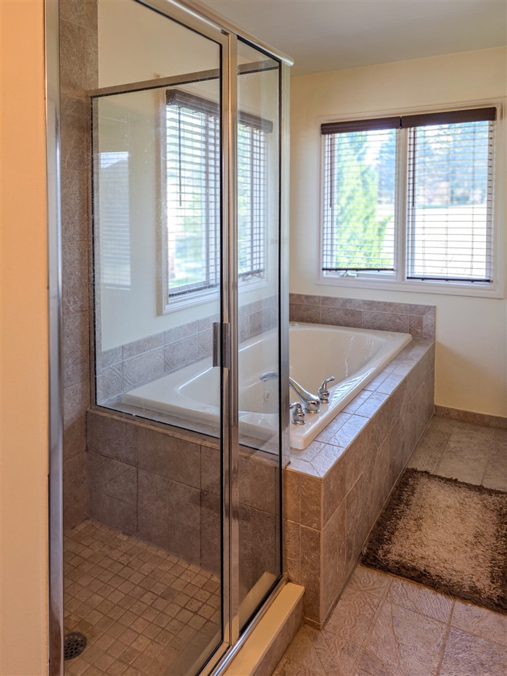 1053 Autumnview Court, Rochester, MI, 48307-6059