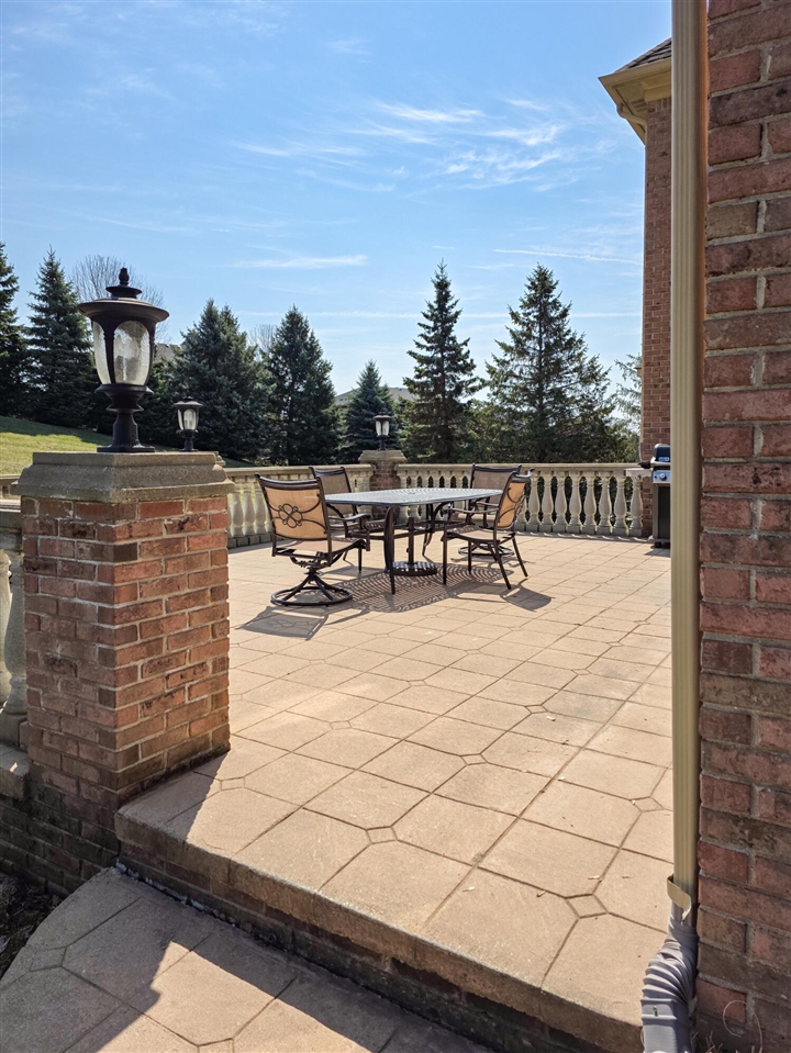 1053 Autumnview Court, Rochester, MI, 48307-6059