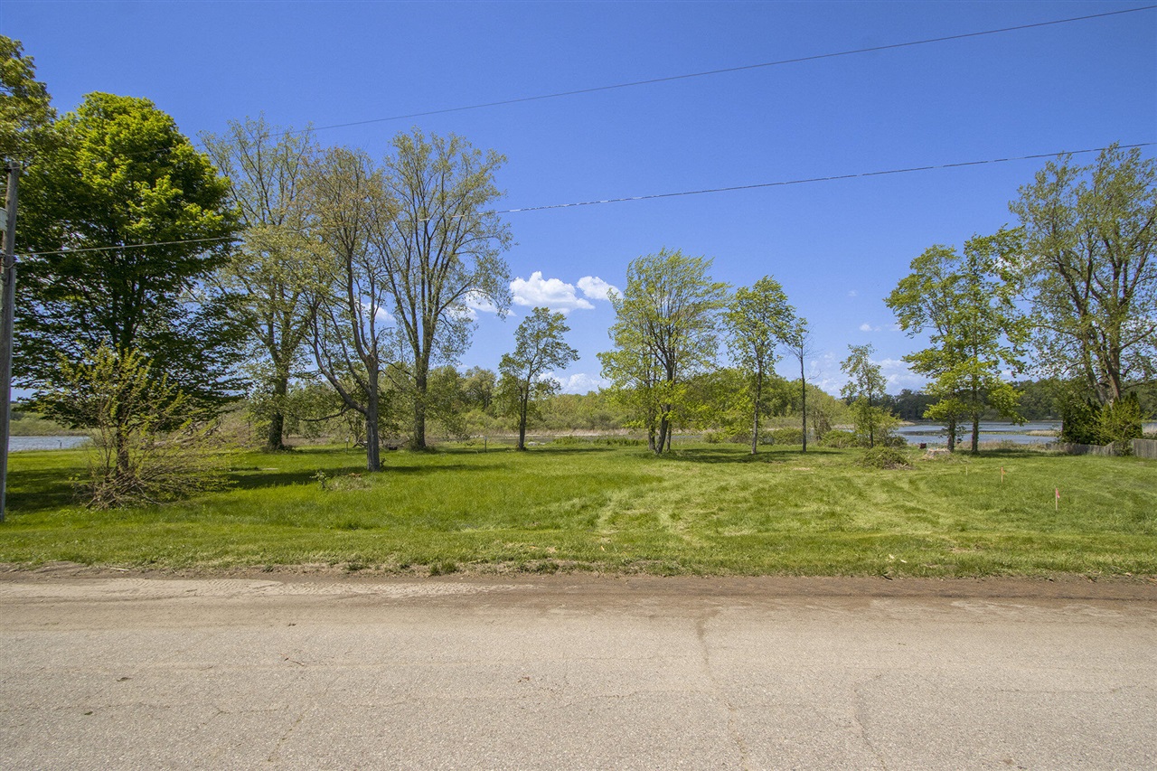 277 Lakeside Drive, Delton, MI, 49046