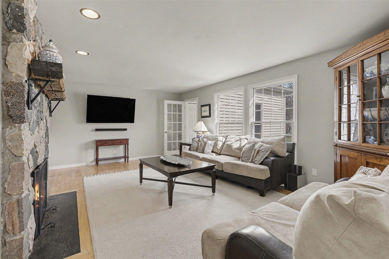 5589 Tanglewood Drive, Ann Arbor, MI, 48105-9549