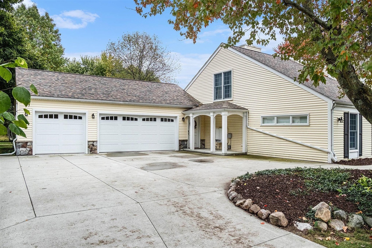 5589 Tanglewood Drive, Ann Arbor, MI, 48105-9549