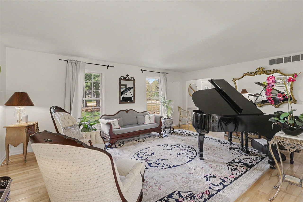 5589 Tanglewood Drive, Ann Arbor, MI, 48105-9549