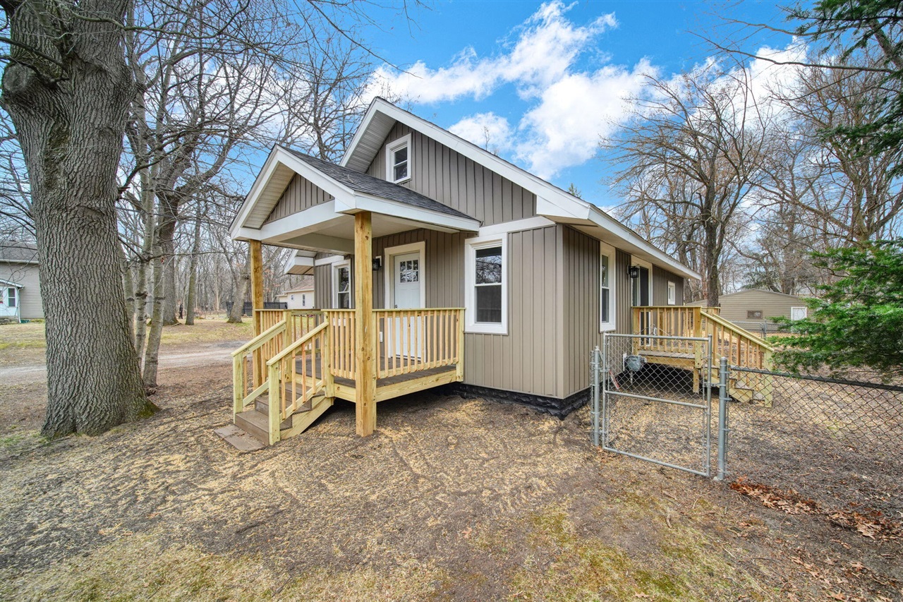 2190 W Maple Avenue, Flint, MI, 48507 3504