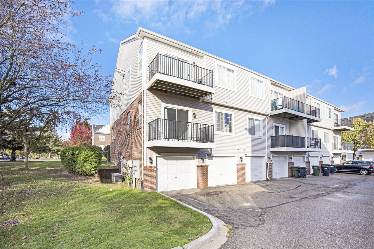 43014 Strand Drive, Sterling Heights, MI, 48313-2752