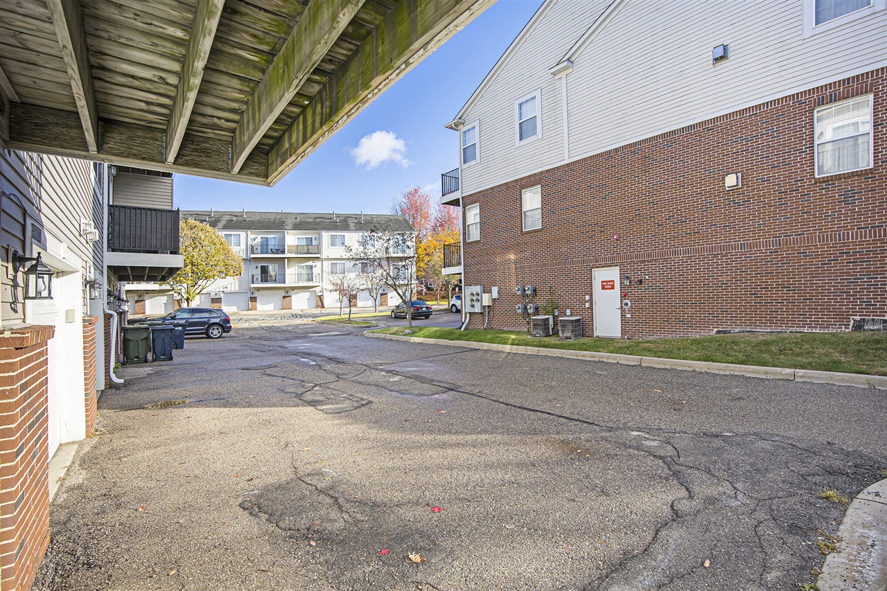 43014 Strand Drive, Sterling Heights, MI, 48313-2752