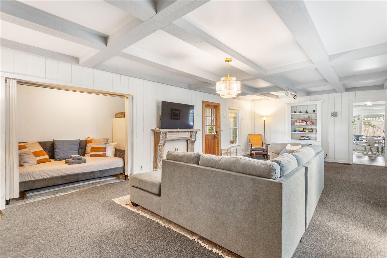 2135 68th Street, Fennville, MI, 49408-8604