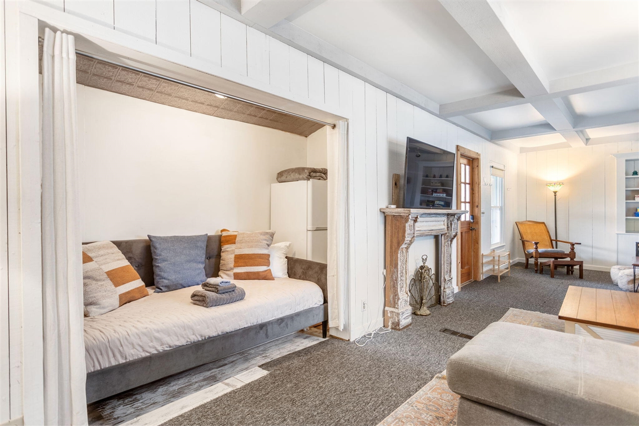 2135 68th Street, Fennville, MI, 49408-8604