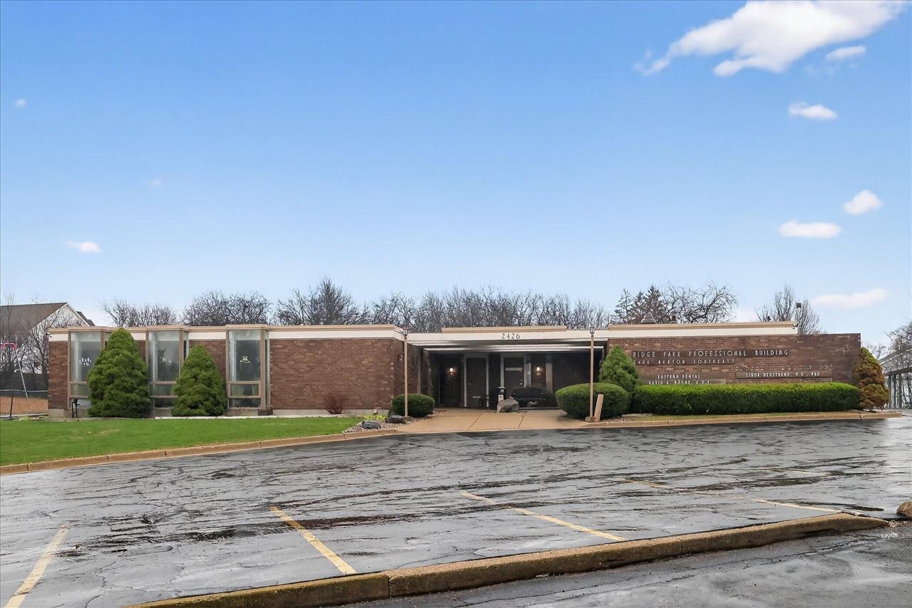 2426 Burton Street, Grand Rapids, MI, 49546