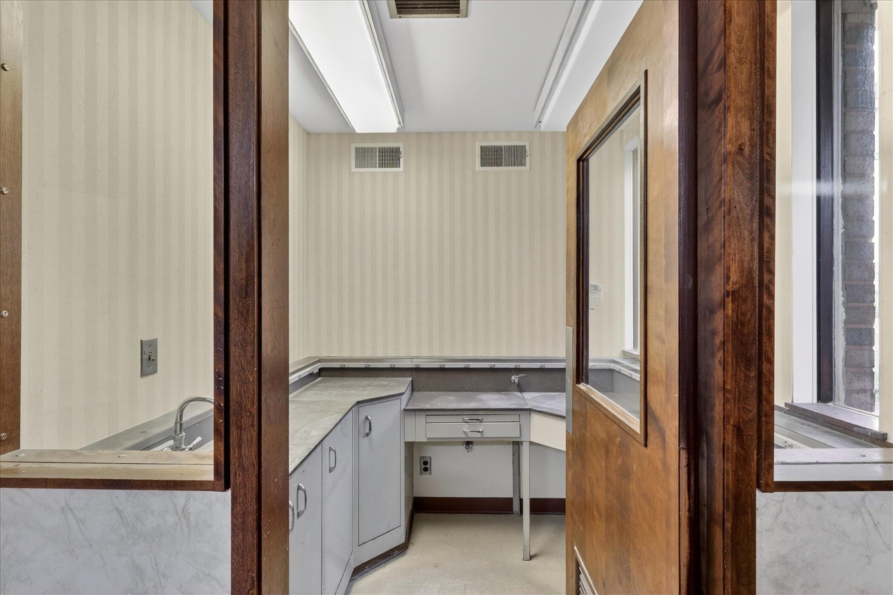 2426 Burton Street, Grand Rapids, MI, 49546