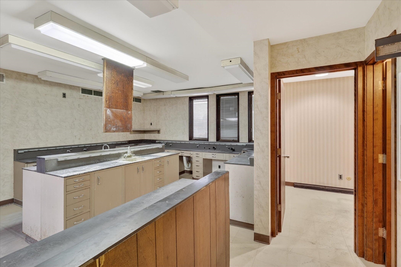 2426 Burton Street, Grand Rapids, MI, 49546