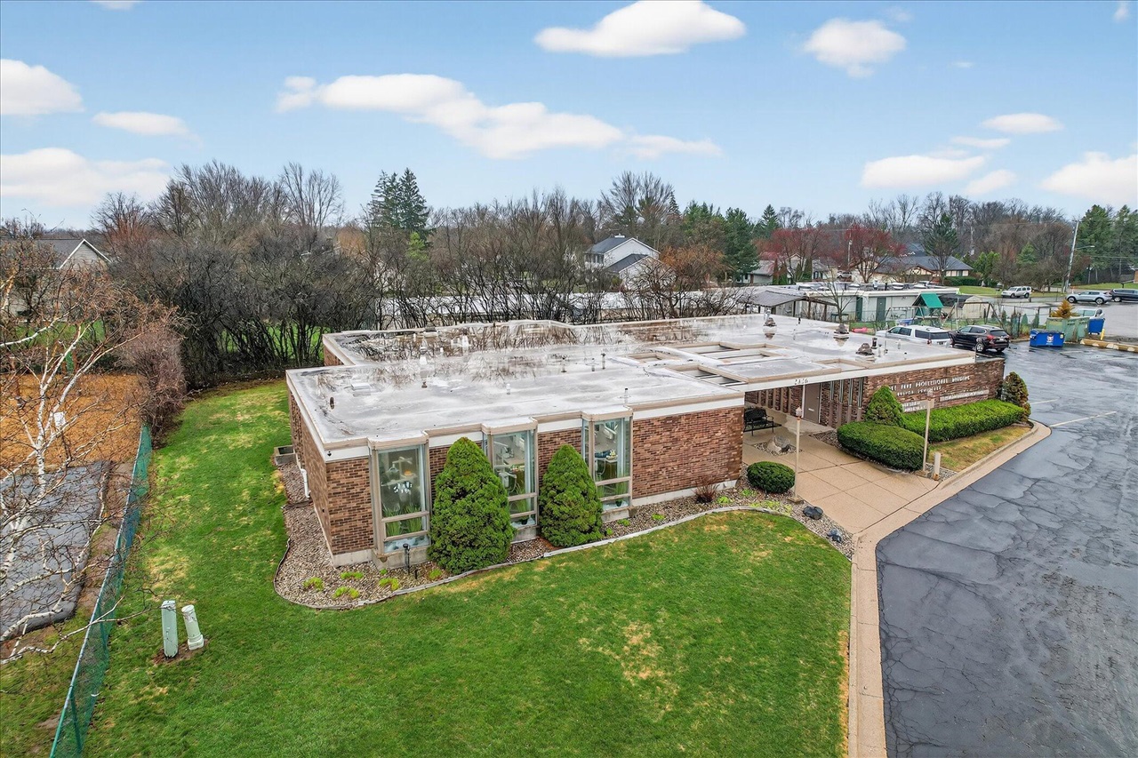 2426 Burton Street, Grand Rapids, MI, 49546